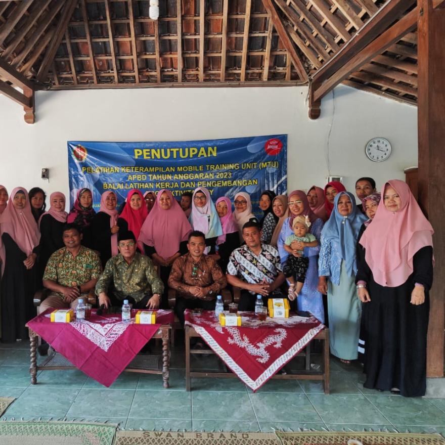Penutupan Program Mobile Training Unit (MTU) Pelatihan Keterampilan di Bintaran Kulon Srimulyo